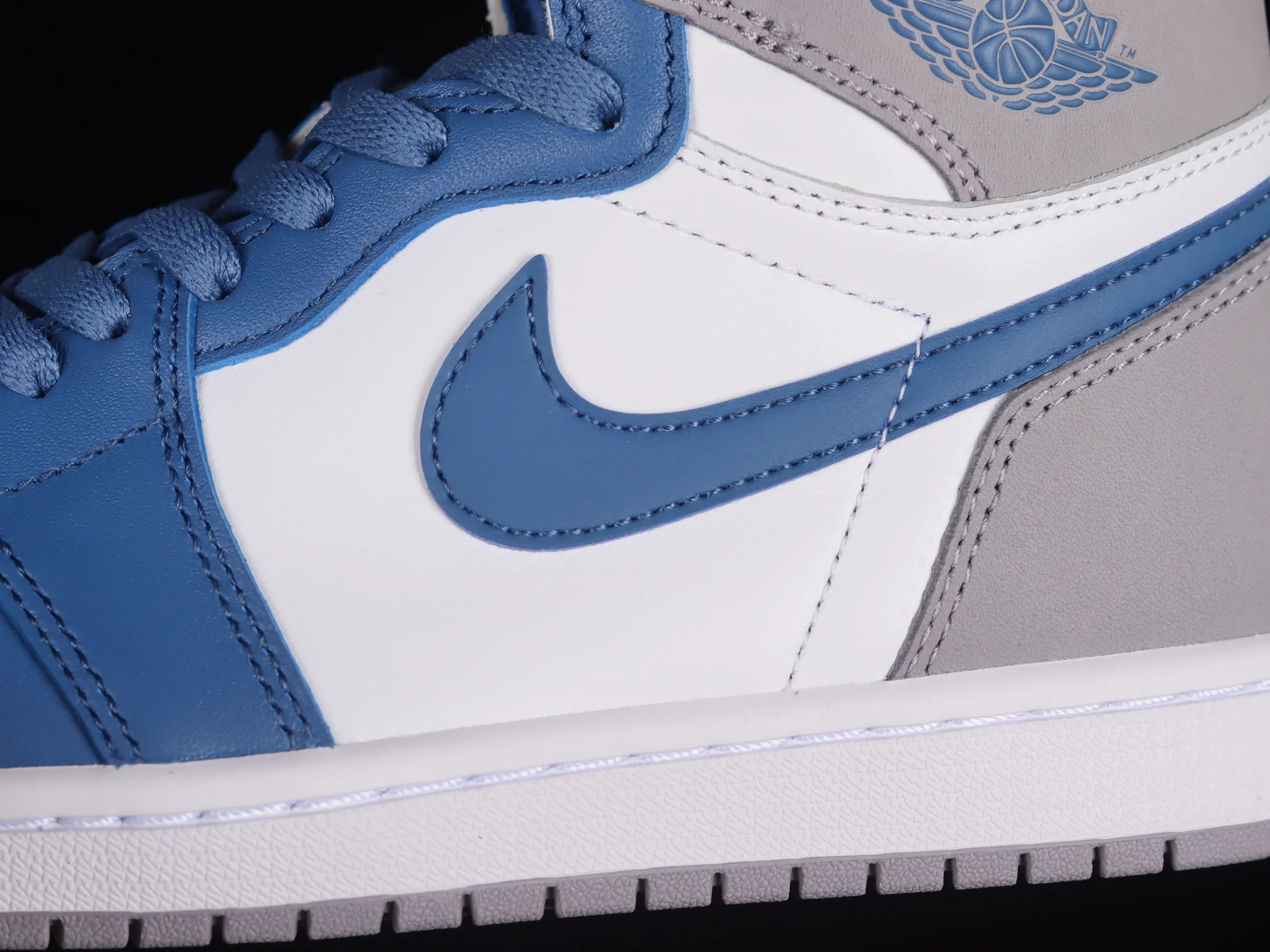 All categories Air Jordan Jordan series basketball shoes Air Jordan 1 High Pure original Air Jordan 1 High OG "True Blue" AJ1 Joe 1 white and blue color high-top basketball shoes DZ5485-410